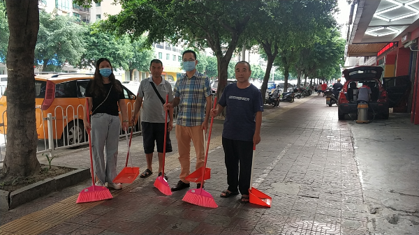 2020年6月24日清新区市场和房产管理中心卫生大扫除1.jpg