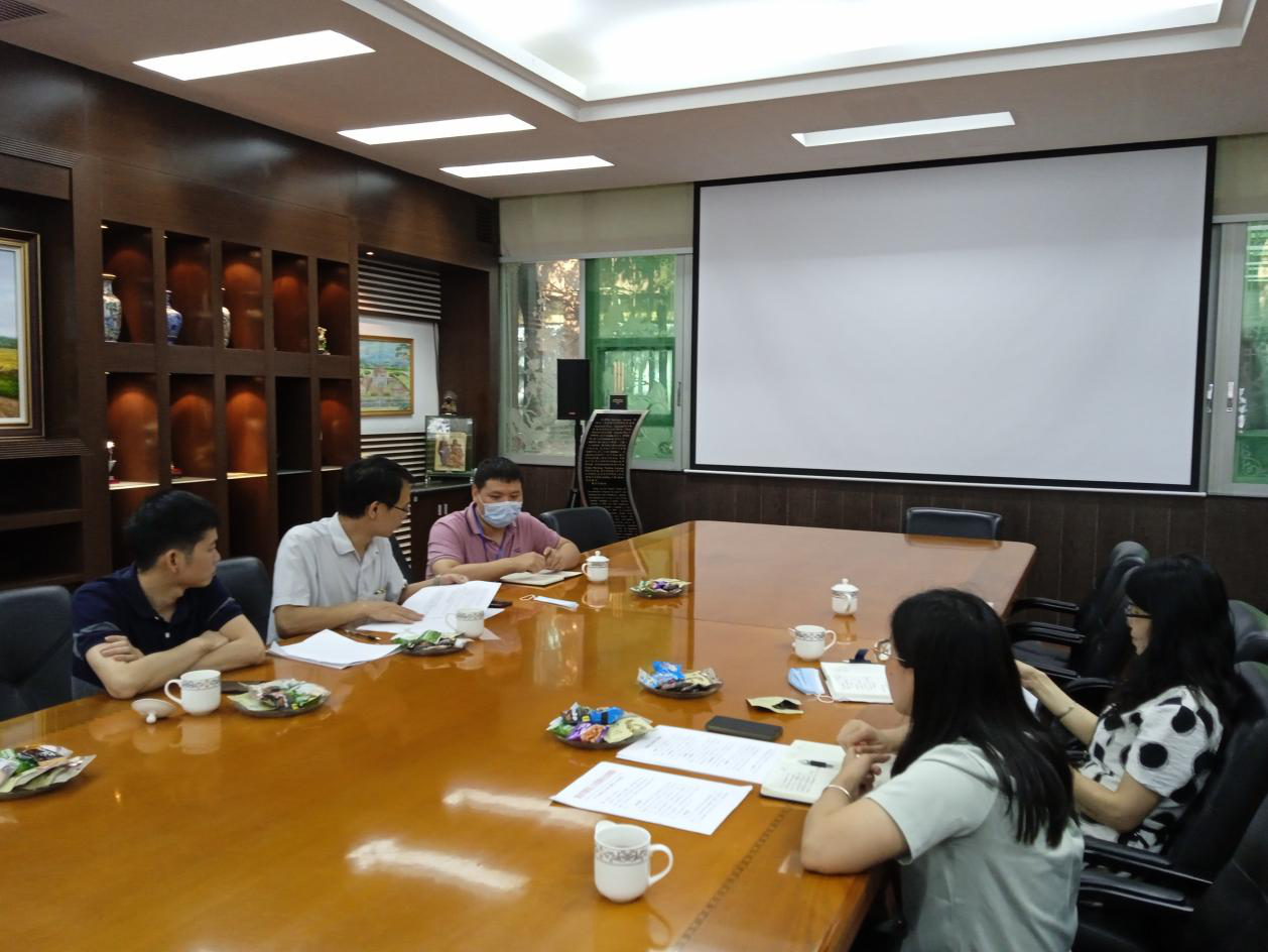 区人社局开展就业创业政策宣传进企业志愿活动7.111.png