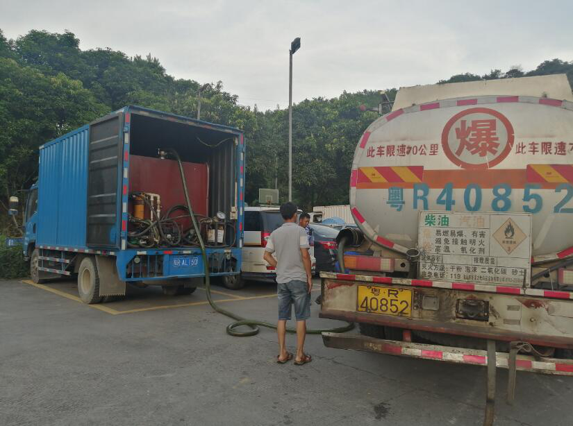 重锤出击,石潭镇查获非法改装"流动加油车"