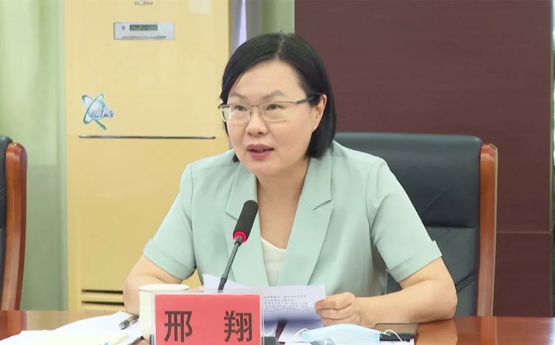 邢翔代表花都区委,区政府,对我区近年来经济社会发展所取得的成绩表示