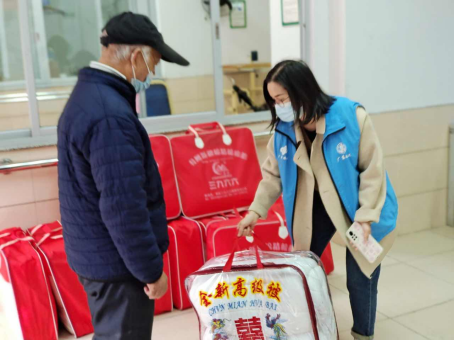 双百社工寒冬送温暖
