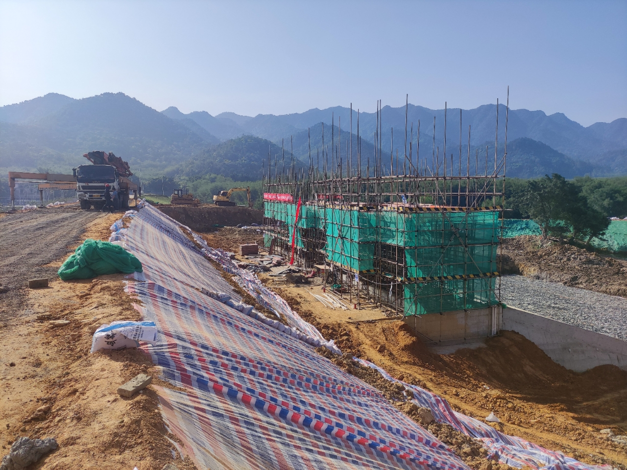 茅舍岭水闸重建工程水闸出水口.jpg