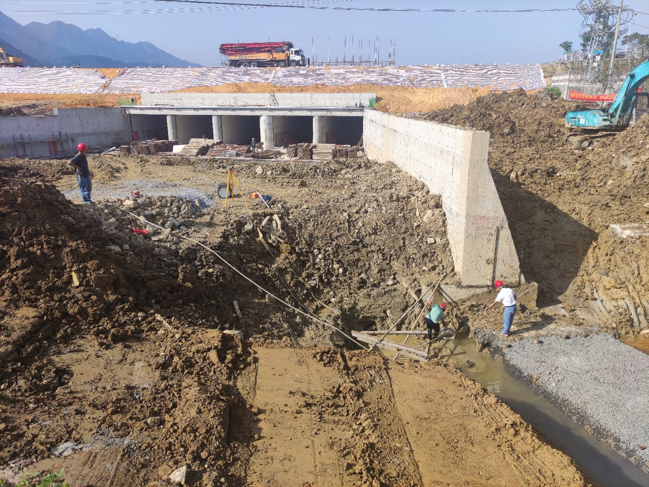 茅舍岭水闸重建工程闸室主体机构及出水口.jpg