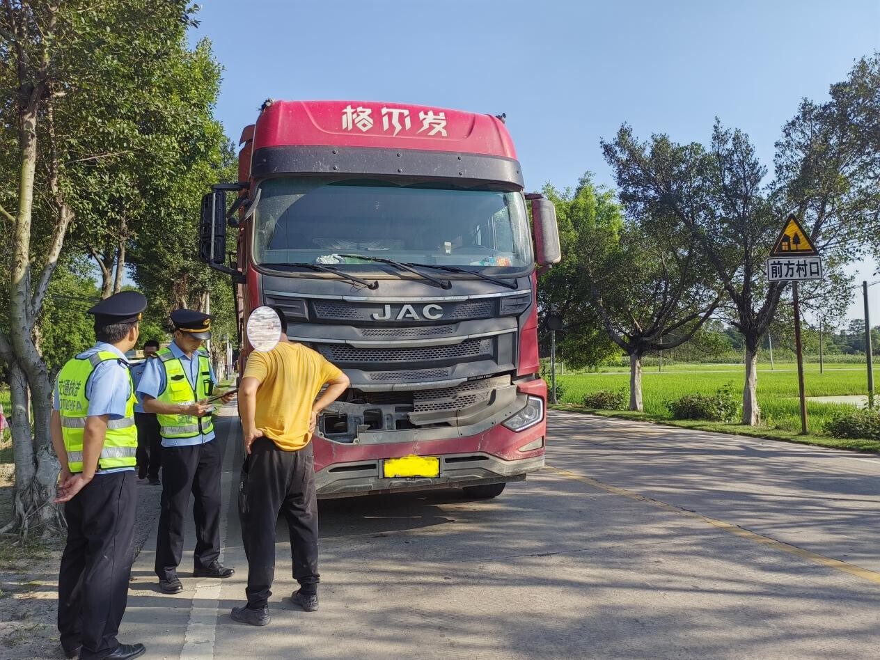 严厉打击货车超限超载运输行为