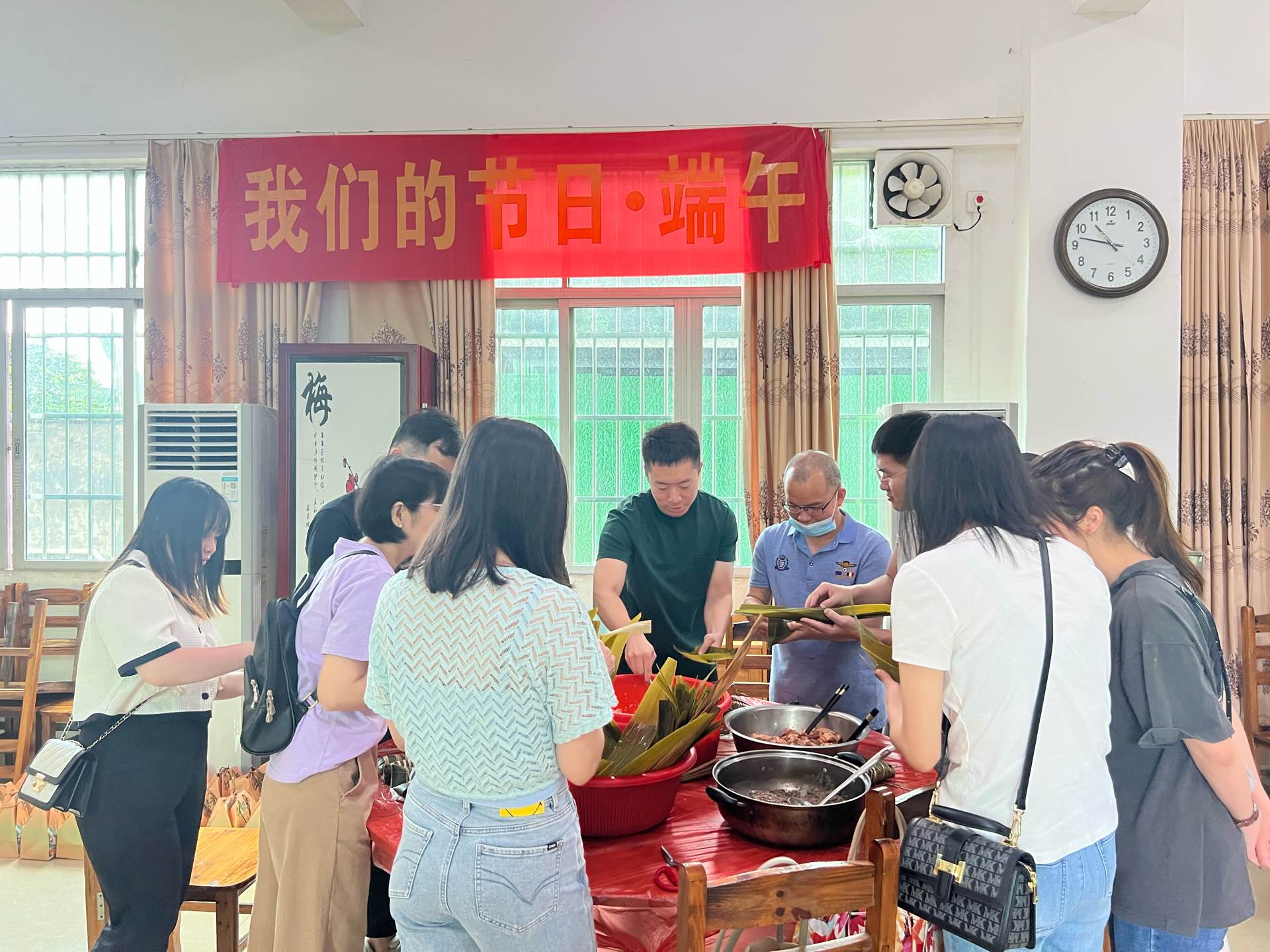 我们的节日活动现场.jpg