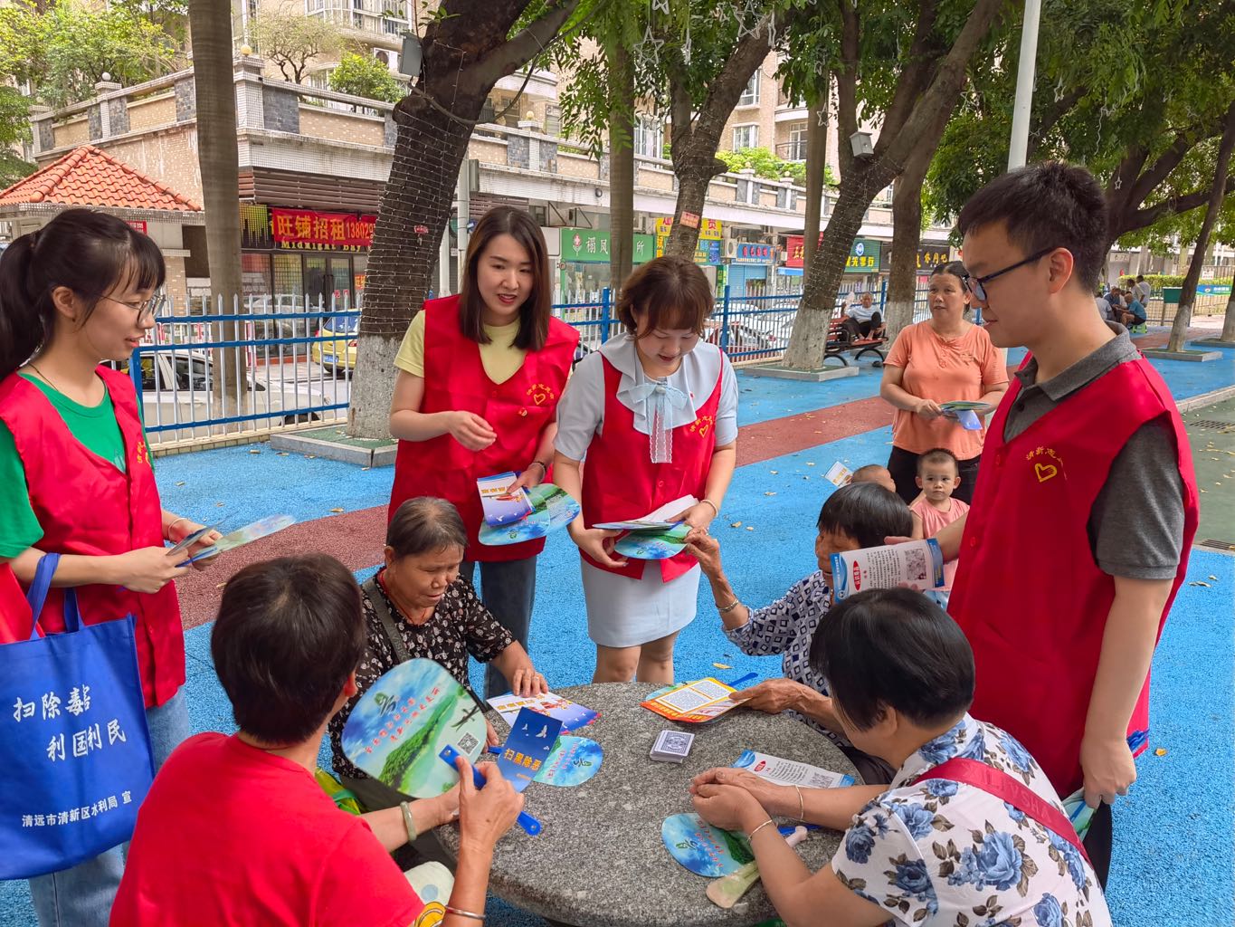 派发宣传单.jpg