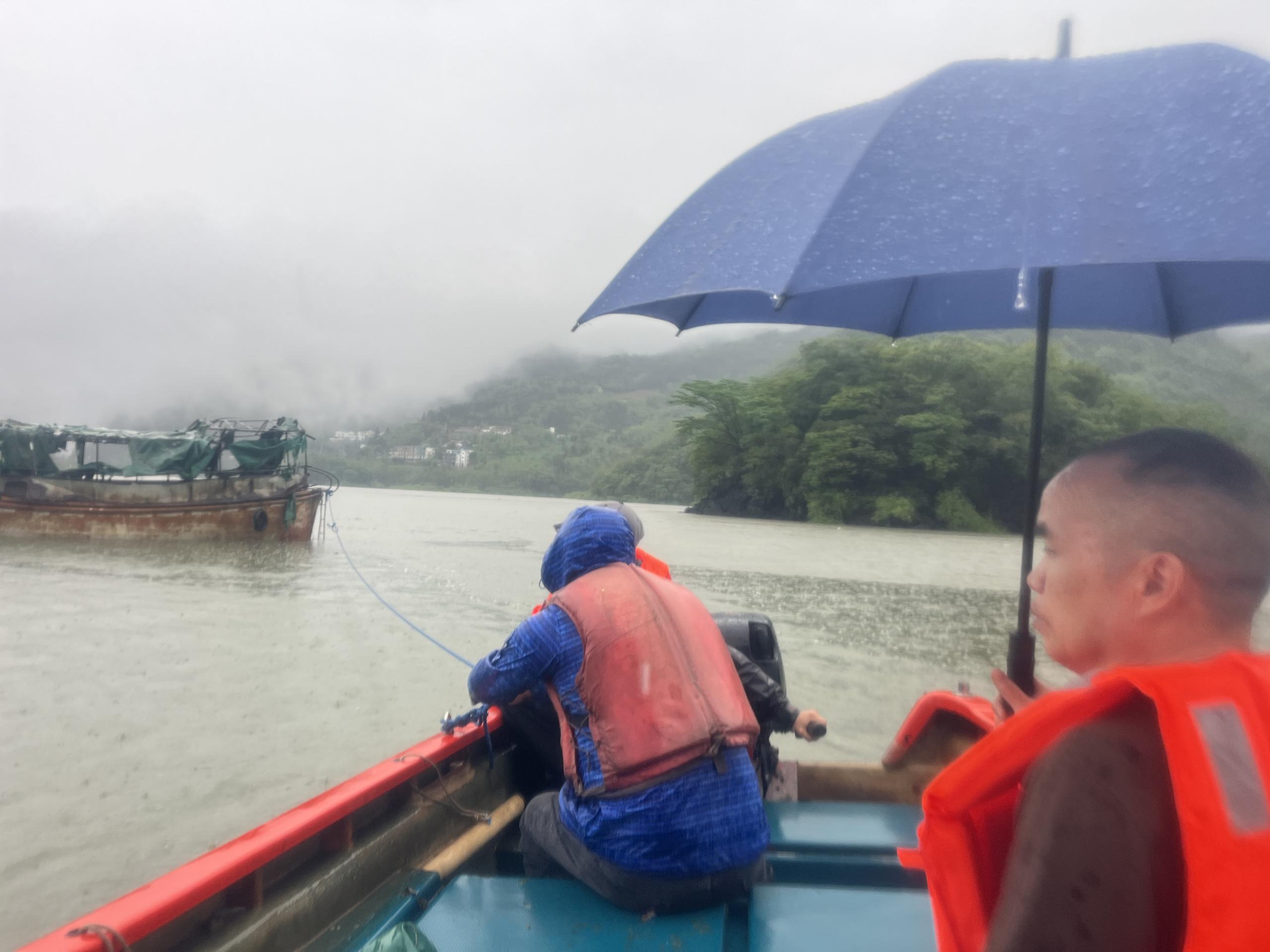 8.龙须带水库管理所排除无主船只隐患.jpg