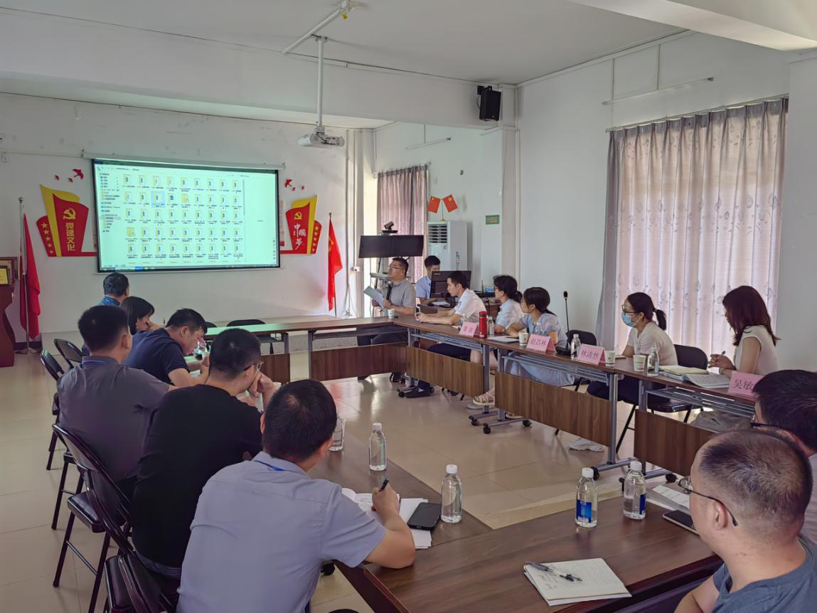 2024-60-01（2024年8月26—27日，清远市清新区卫生健康局举办了2024年卫生健康领域“百千万工程”有关优质服务基层行创优项目工作培训班。图为各位专家在石潭镇卫生院作现场指导。摄影：成祖军）.png