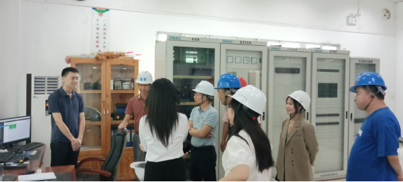 图为检查组到茅舍岭泵站值班室.jpg