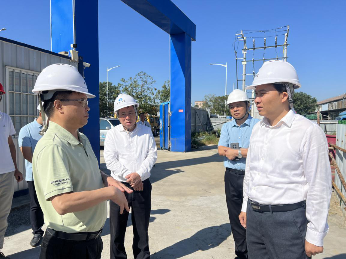 2024-72-01（2024年11月8日，欧建宽同志在区疾病预防控制中心新址了解项目建设情况。摄影：杨照光）.png