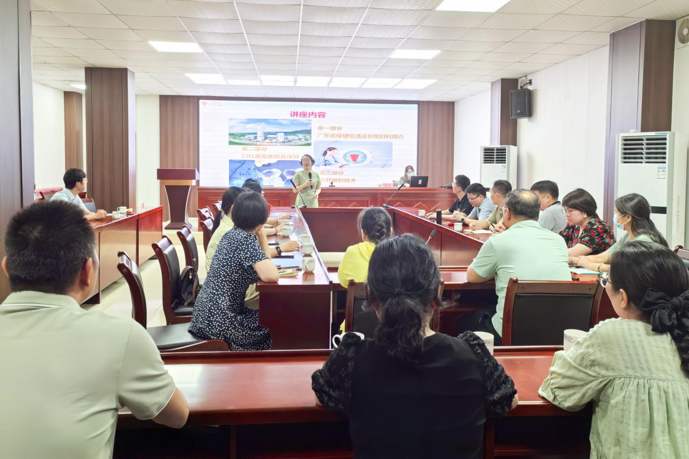 2025-31-01（2025年5月22日，省妇幼清远院区组织义诊团队在清新区机关事务管理局举办了一场以“吃动平衡，健康体重，全民行动”为主题的科普义诊活动。摄影：陈漫梨）.png