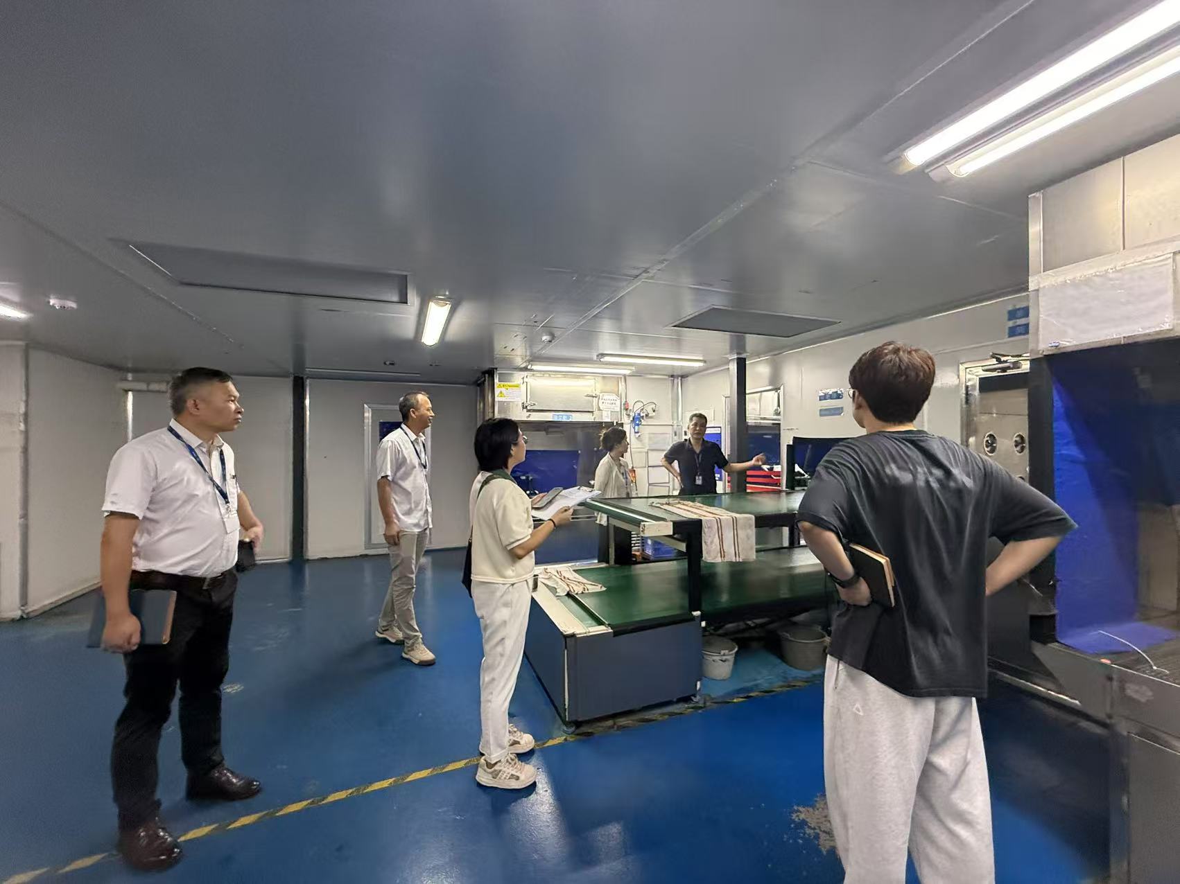 2025年6月20日清远市生态环境局清新分局到企业开展排污许可证“多股室联合现场审查”现场检查.jpg