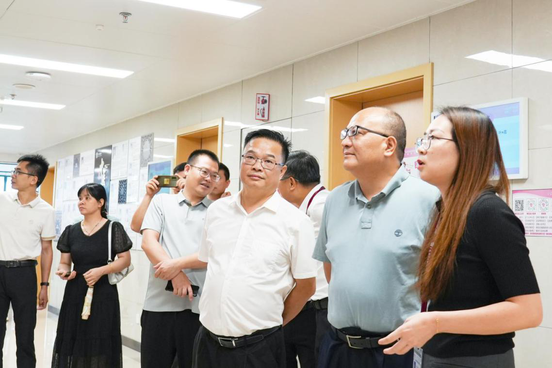 2025-37-01（2025年7月8日，佛冈县卫生健康局党组书记、局长欧阳炽荣一行10人，在省妇幼保健院清远院区开展调研交流。清新区卫生健康局党组书记、局长张秋明全程陪同。摄影：黎小虹）.png