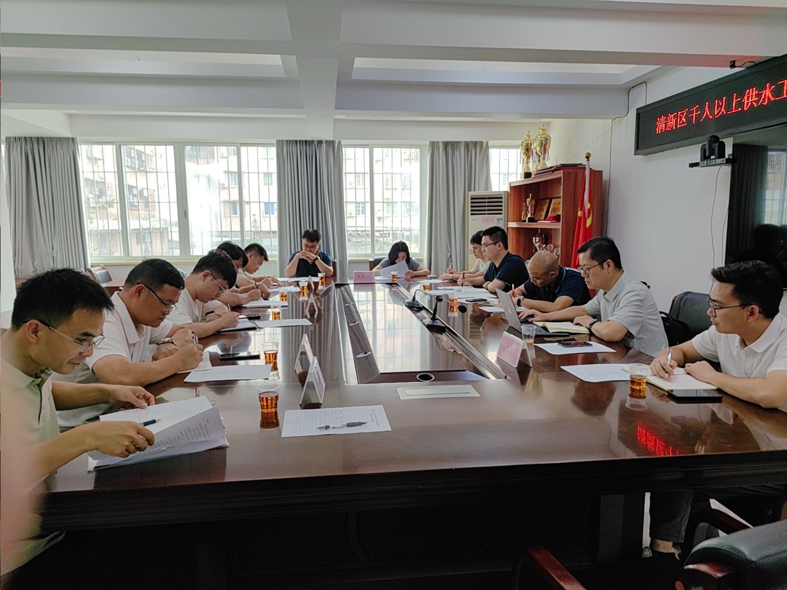 8月21日下午，清远市生态环境局清新分局组织召开清新区农村千人以上供水工程水源保护区划定工作会议照片2.jpg