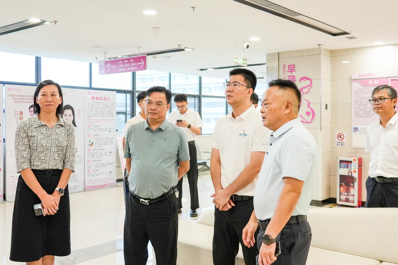 2026-19-03)2026年7月22日,副区长陈建强(右三)带队赴省妇幼保健院清远院区现场调研,图为调研现场。.png