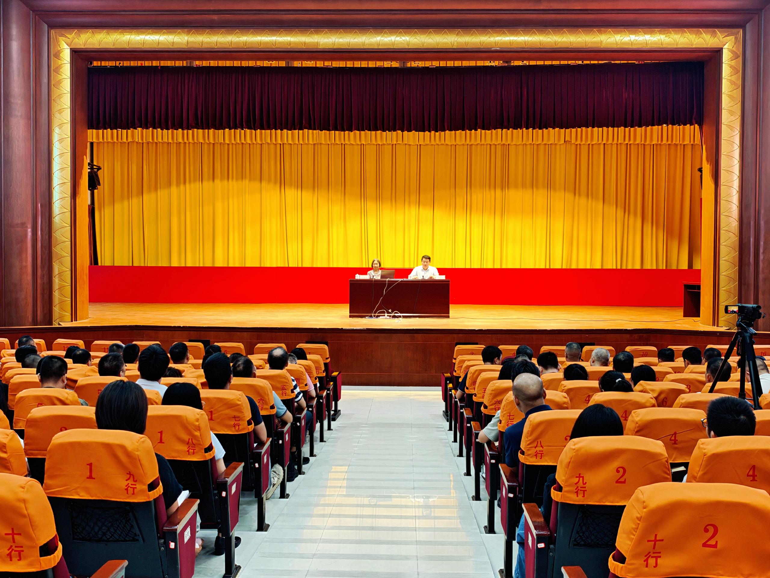 8月13日市生态环境局清新分局会同区司法局在区会议中心组织开展《生态环境法典》专题培训会.jpg