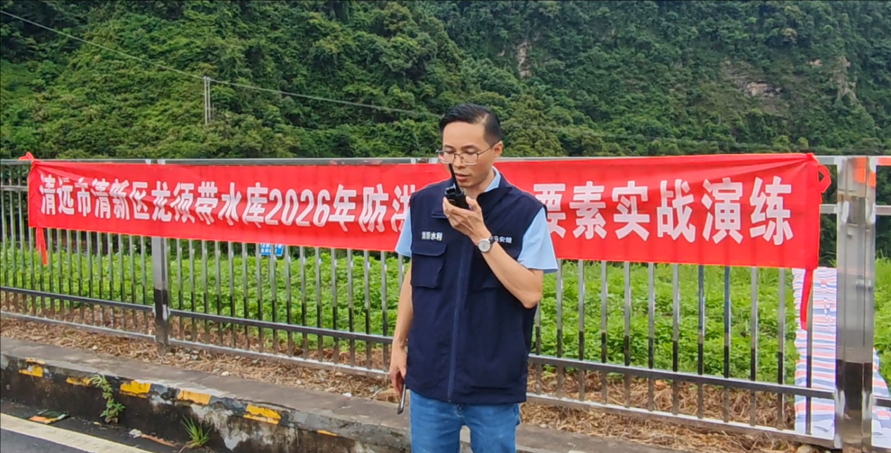 上图为龙须带水库管理所所长冯安健在现场调度.png